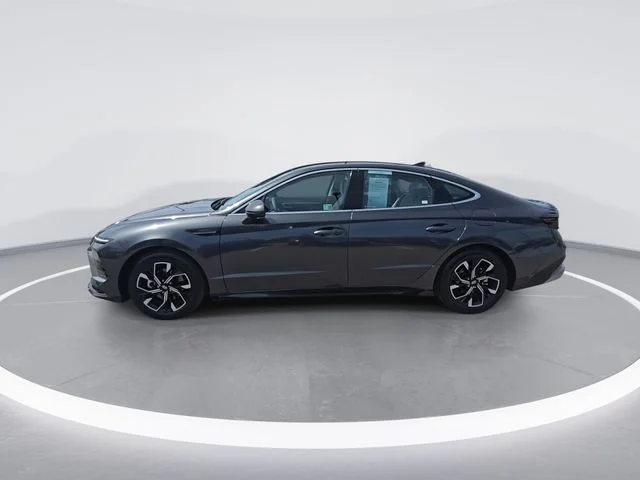 Used 2025 Gray Hyundai SEL image 5