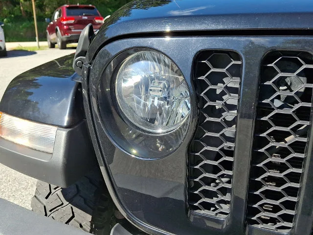 Used 2022 Black Jeep Sport image 11