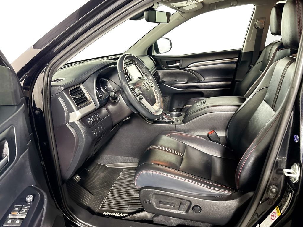 Used 2019 Black Toyota SE image 11