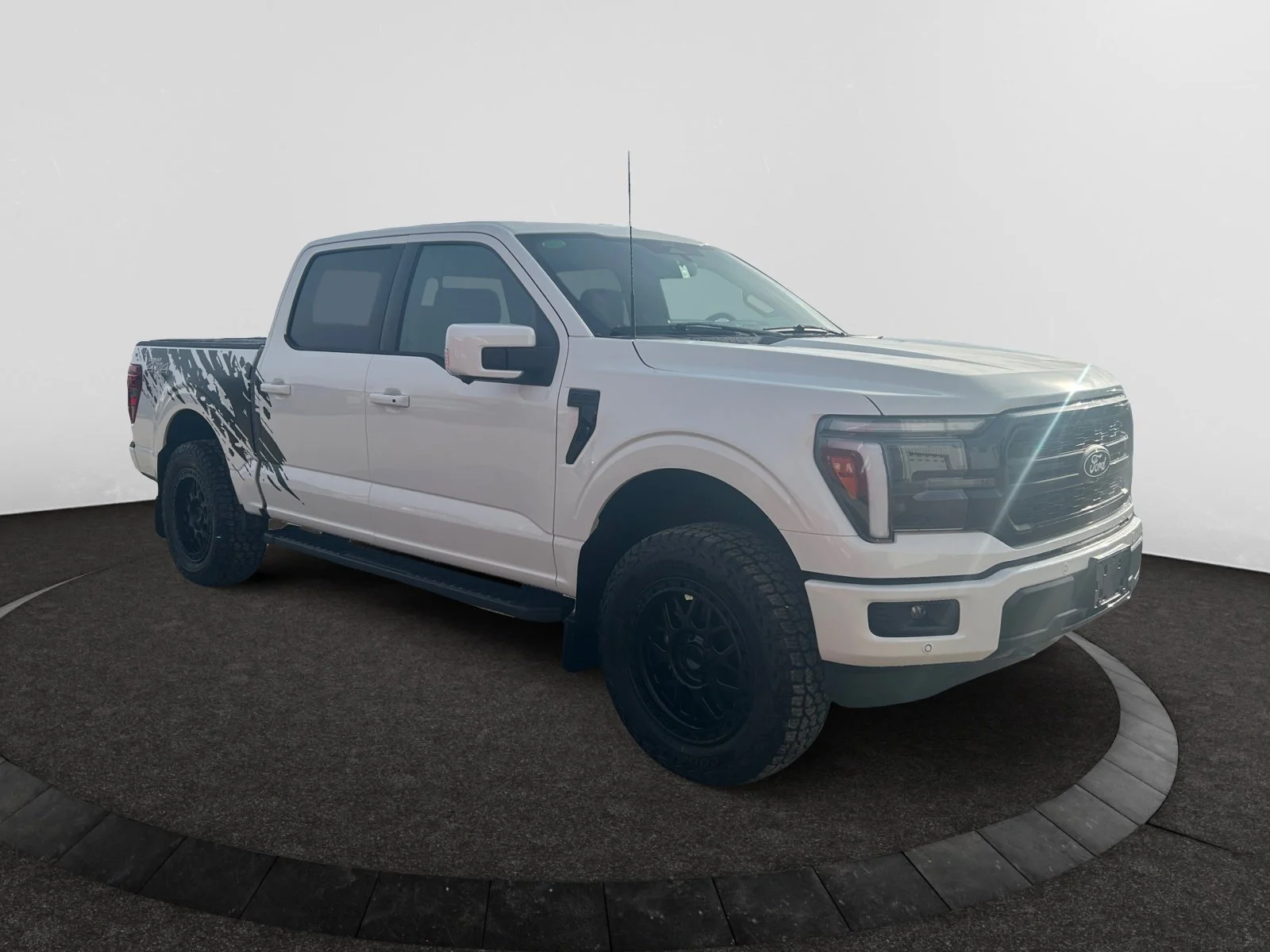 New 2026 Star White Metallic Tri-Coat Ford Lariat* w/ Level Kit, Spoiler, Tonneau  etc image 7