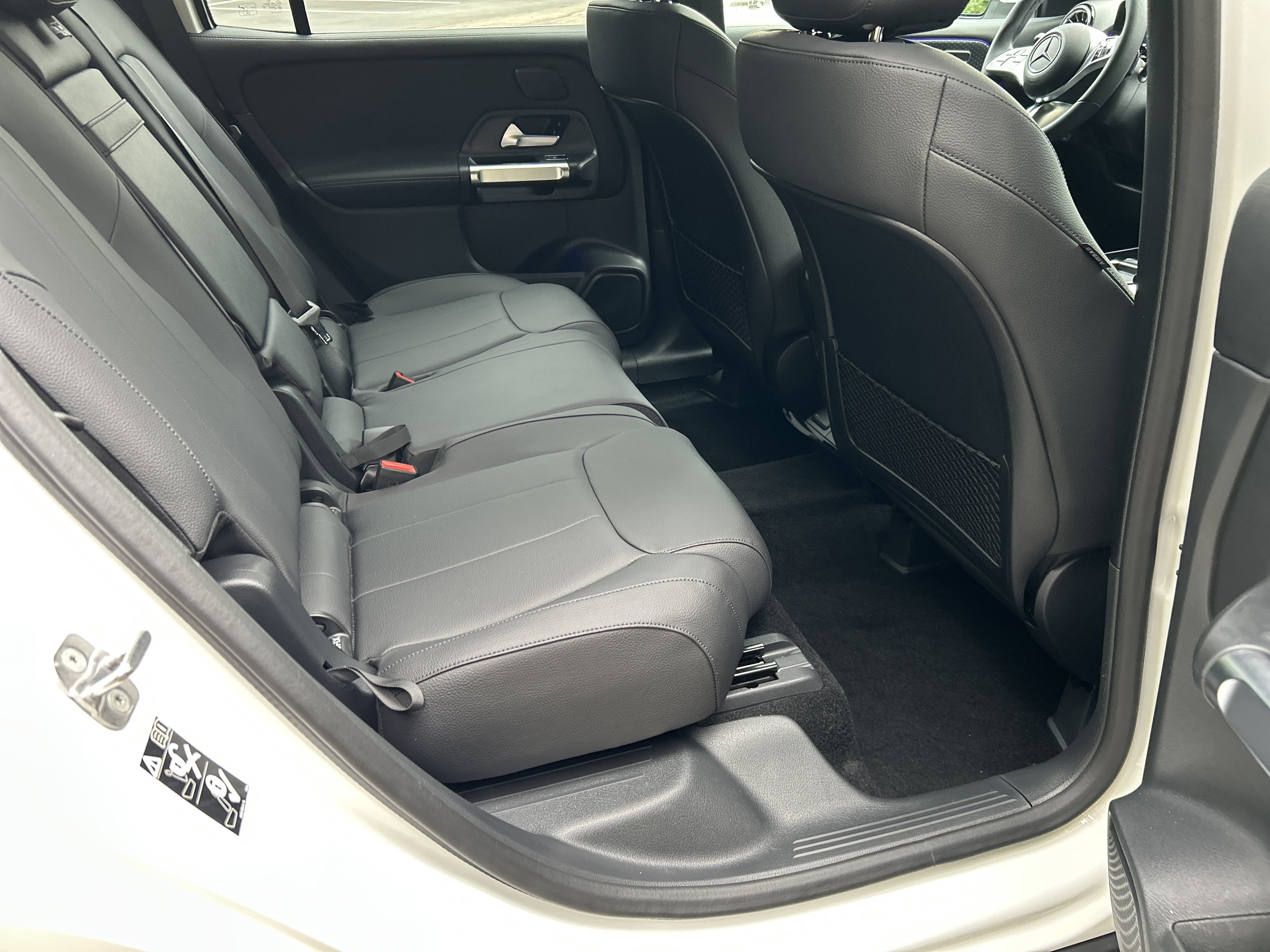 New 2026 Polar White Mercedes-Benz GLB 250 4MATIC® SUV image 41