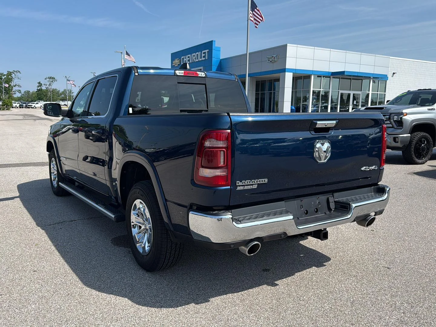 Used 2022 Patriot Blue Pearlcoat Ram Laramie image 16
