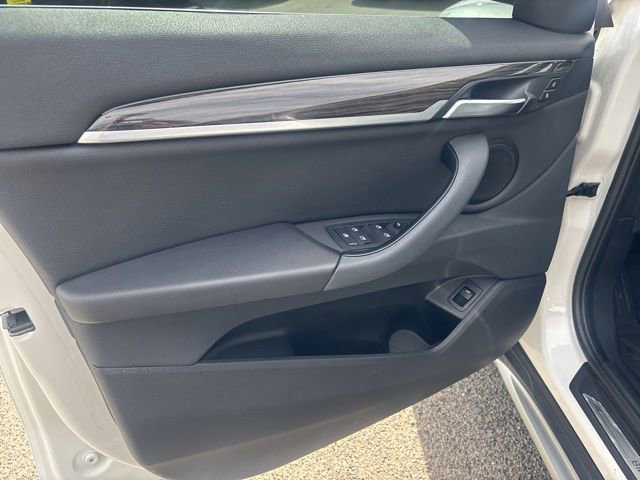 Used 2018 Alpine White BMW xDrive28i image 17