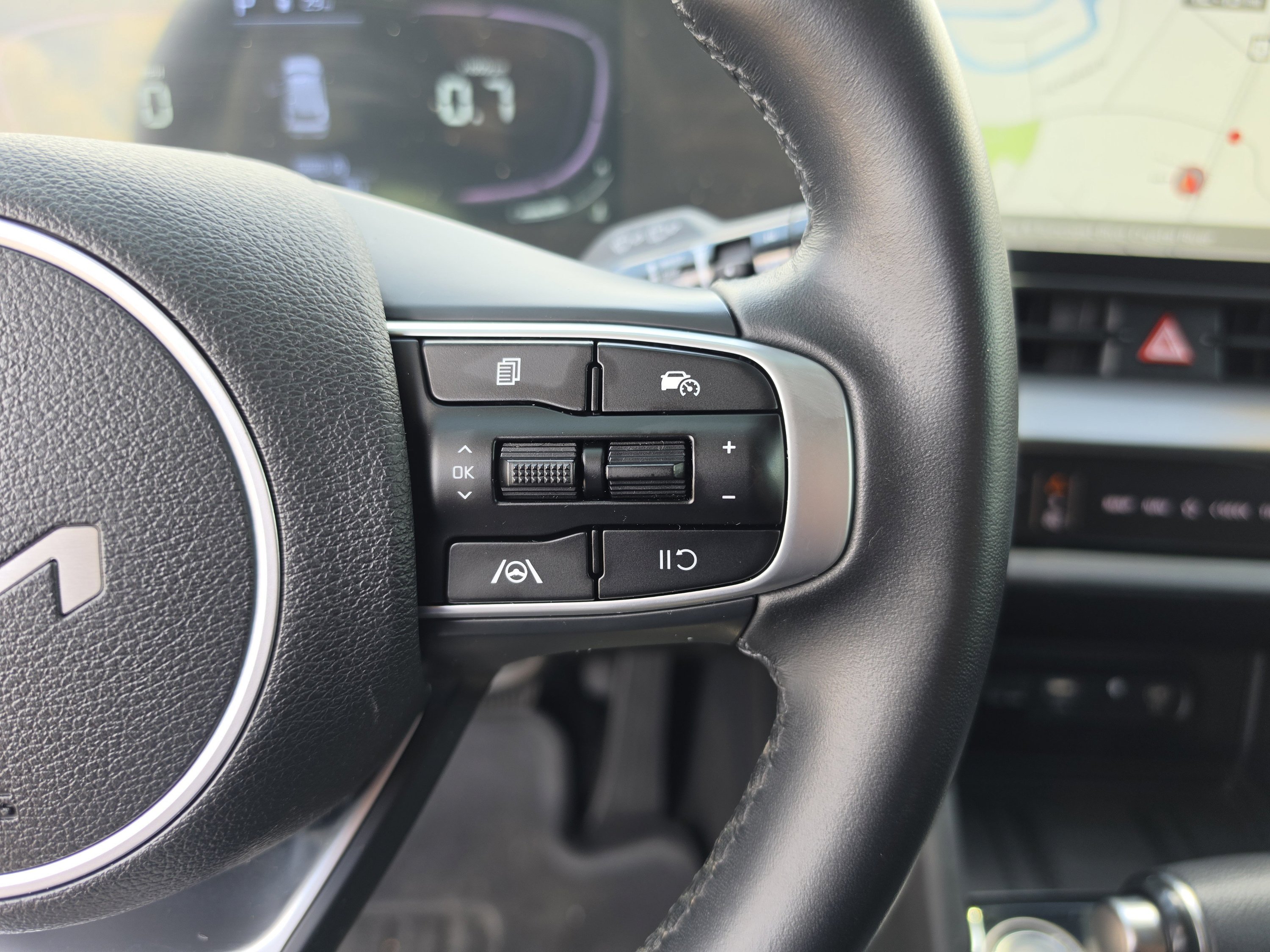 Used 2023 Sapphire Blue Kia EX image 33