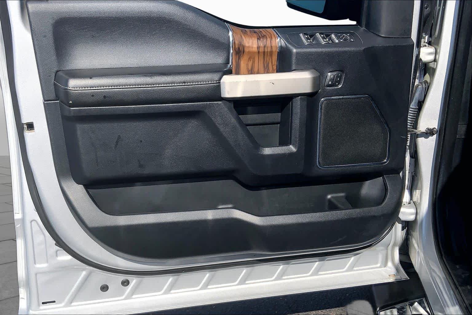 Used 2019 Ingot Silver Ford LARIAT image 22
