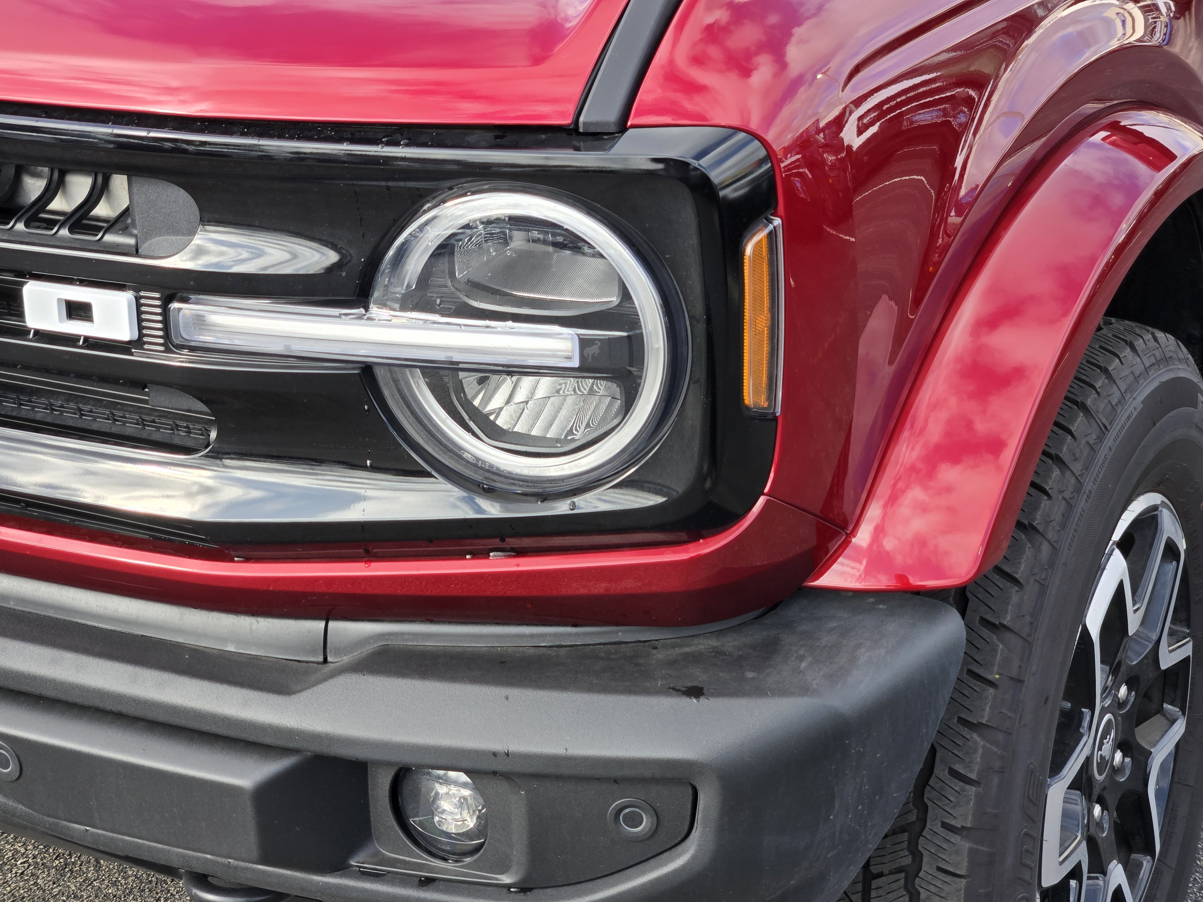 New 2026 Ruby Red Metallic Tntd Clearcoat Ford Outer Banks image 5