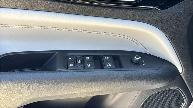 Used 2022 Silver Jeep Limited image 21