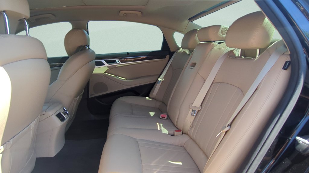 Used 2017 Black Genesis 3.8 image 10