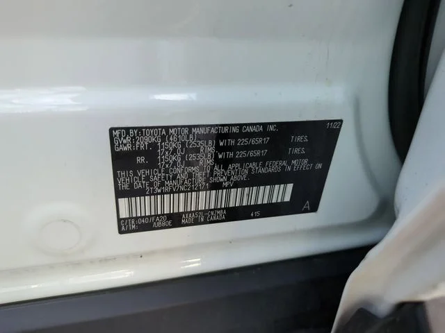 Used 2022 White Toyota XLE image 38