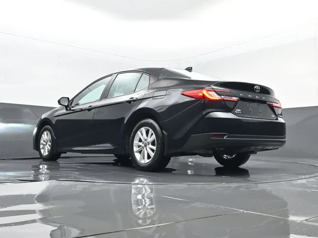 Used 2025  Toyota LE image 22