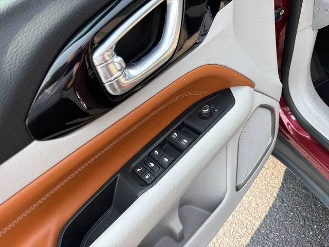 Used 2022 Red Jeep Limited image 18