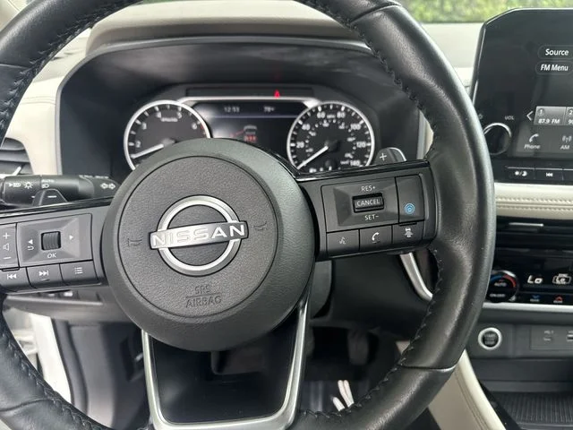 Used 2023 White Nissan SL image 18