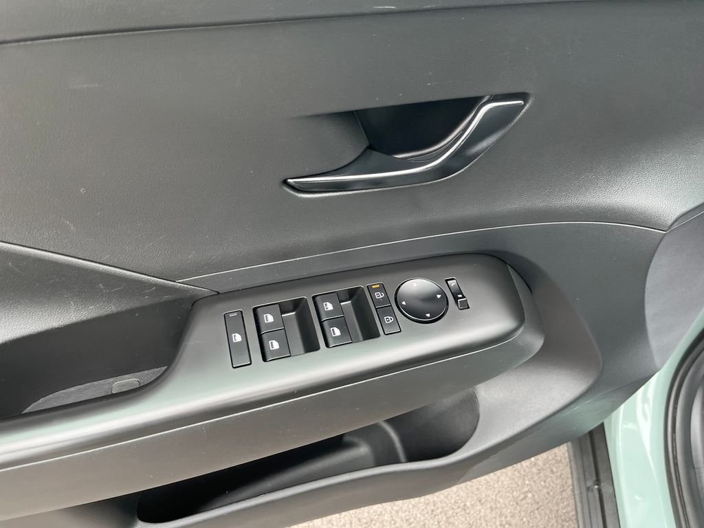 Used 2025 Green Hyundai SEL image 11