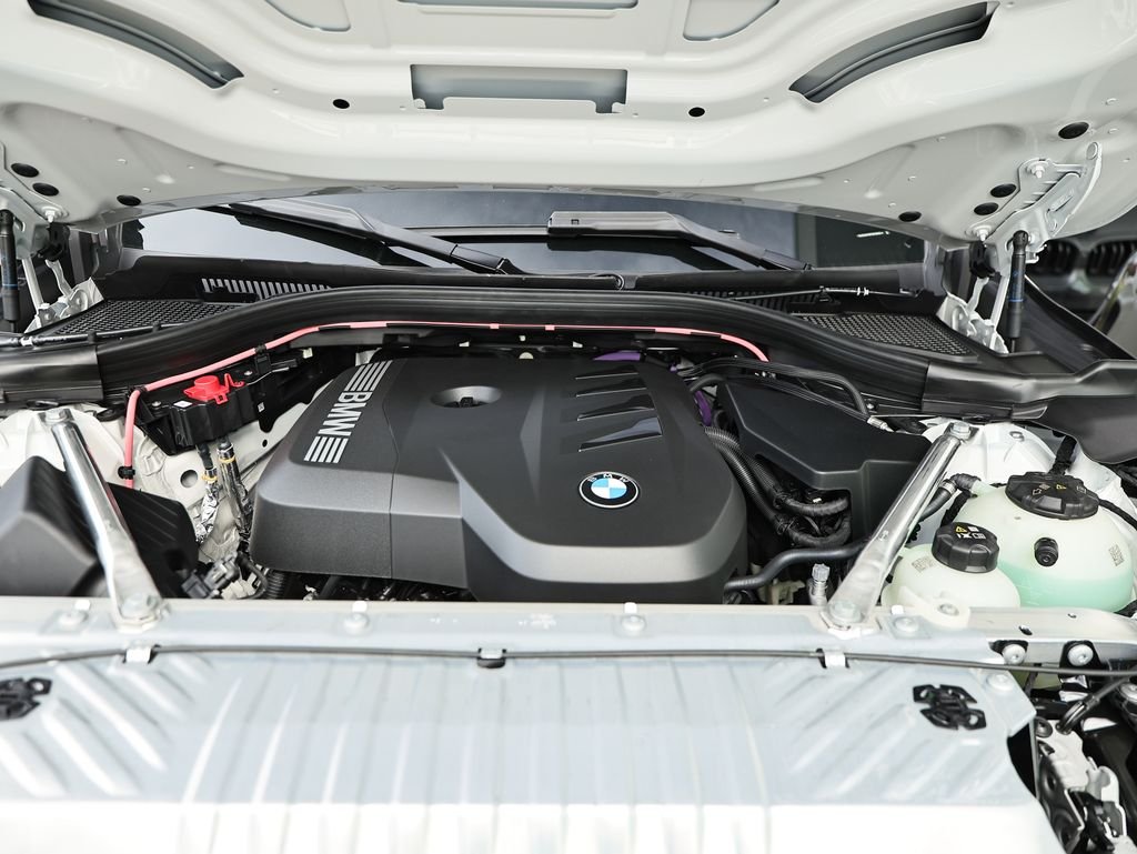 New 2026 Alpine White BMW 30 xDrive image 31