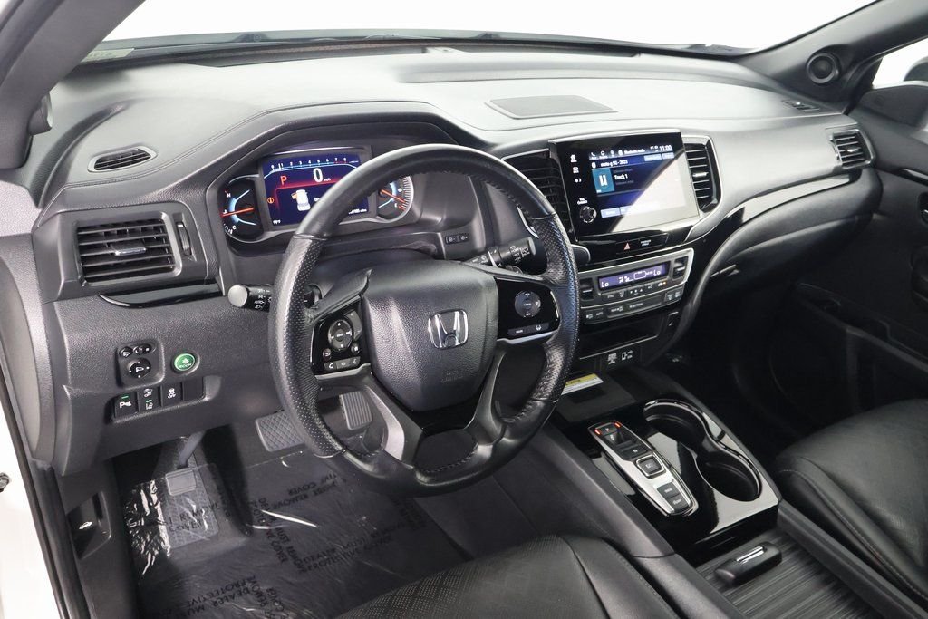 Certified Used 2019 White Diamond Pearl Honda Touring image 7