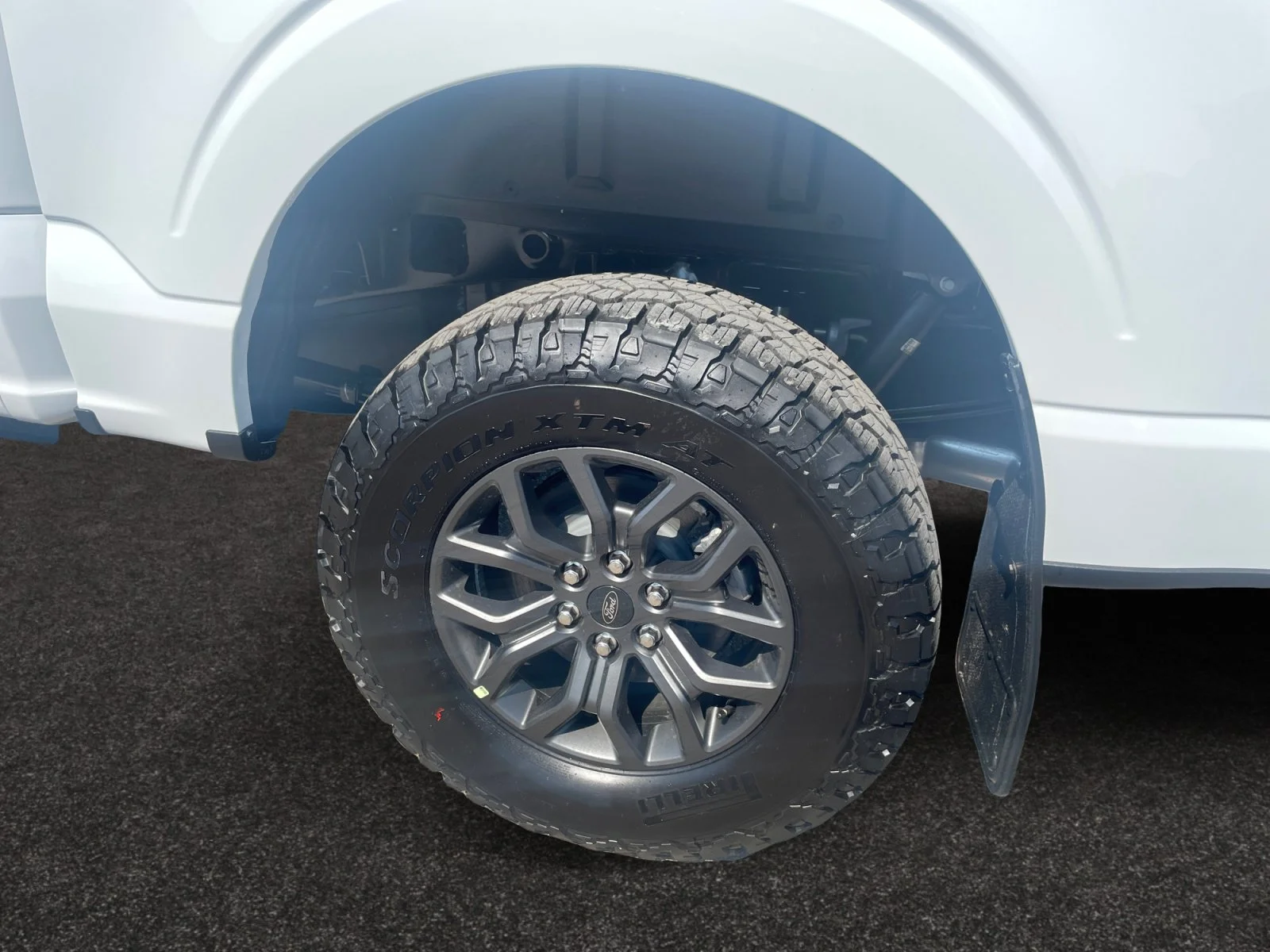 New 2026 Oxford White Ford Tremor image 9