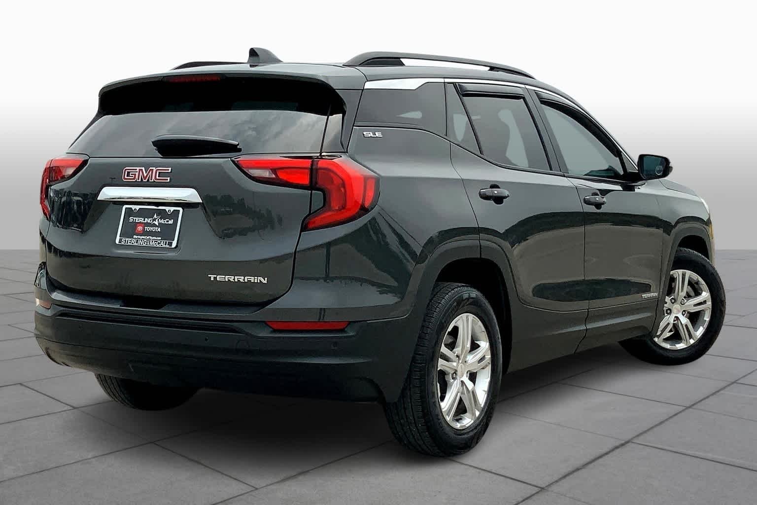 Used 2018 Graphite Gray Metallic GMC SLE image 13