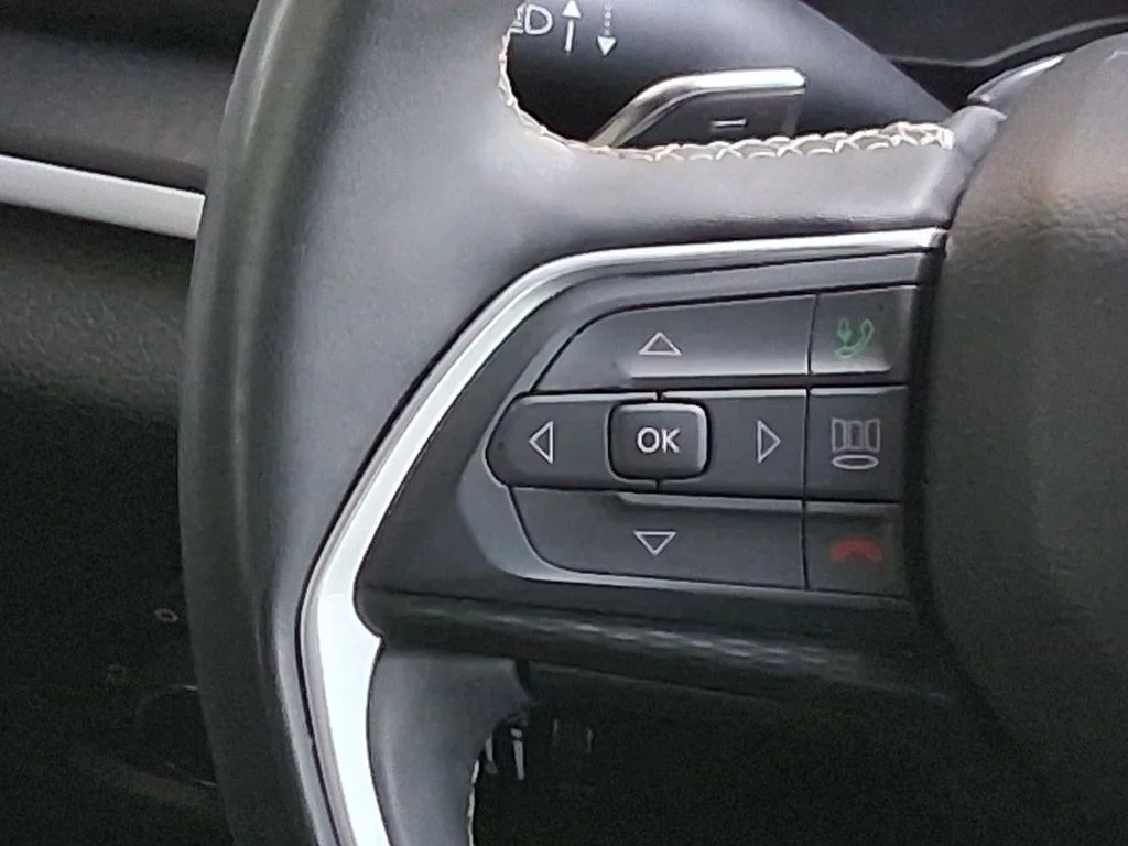 Used 2024 White Jeep Altitude image 11