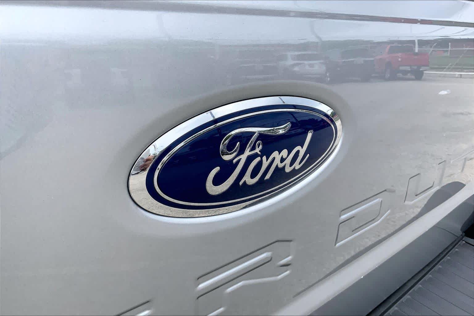 Used 2024 Iconic Silver Metallic Ford F-250 Pickup LARIAT image 10