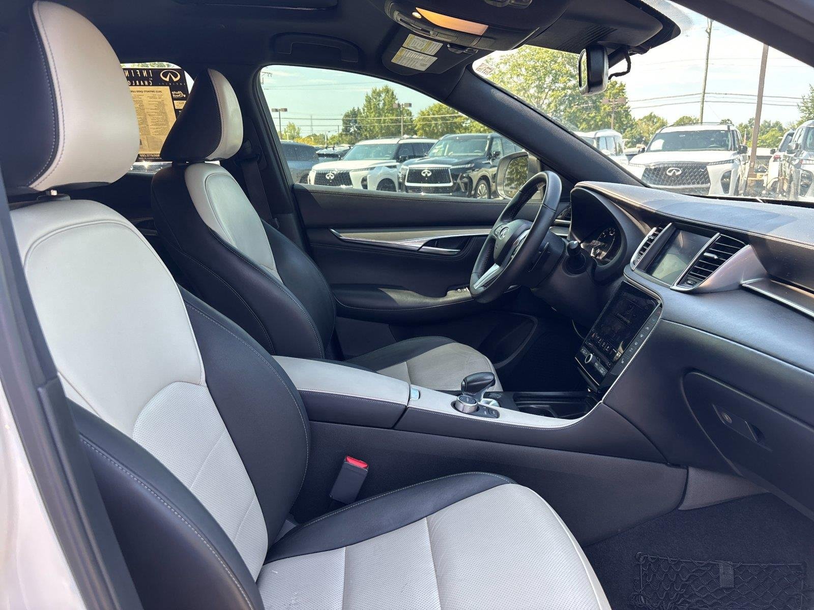 Used 2023 Majestic White INFINITI LUXE image 38