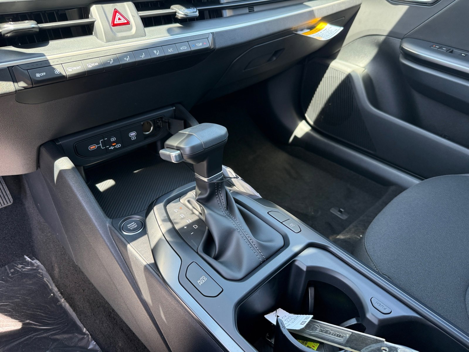 New 2026 Snow White Pearl Kia LXS image 13