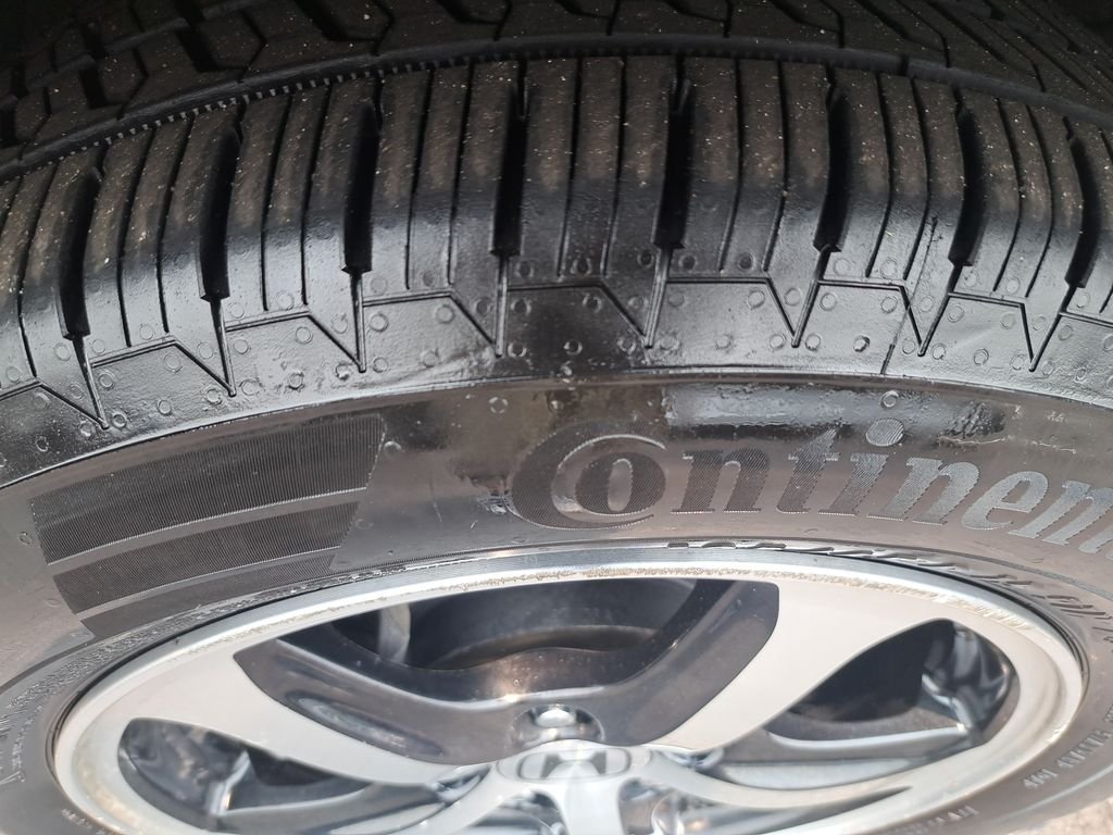 Used 2015 Black Honda SE image 40