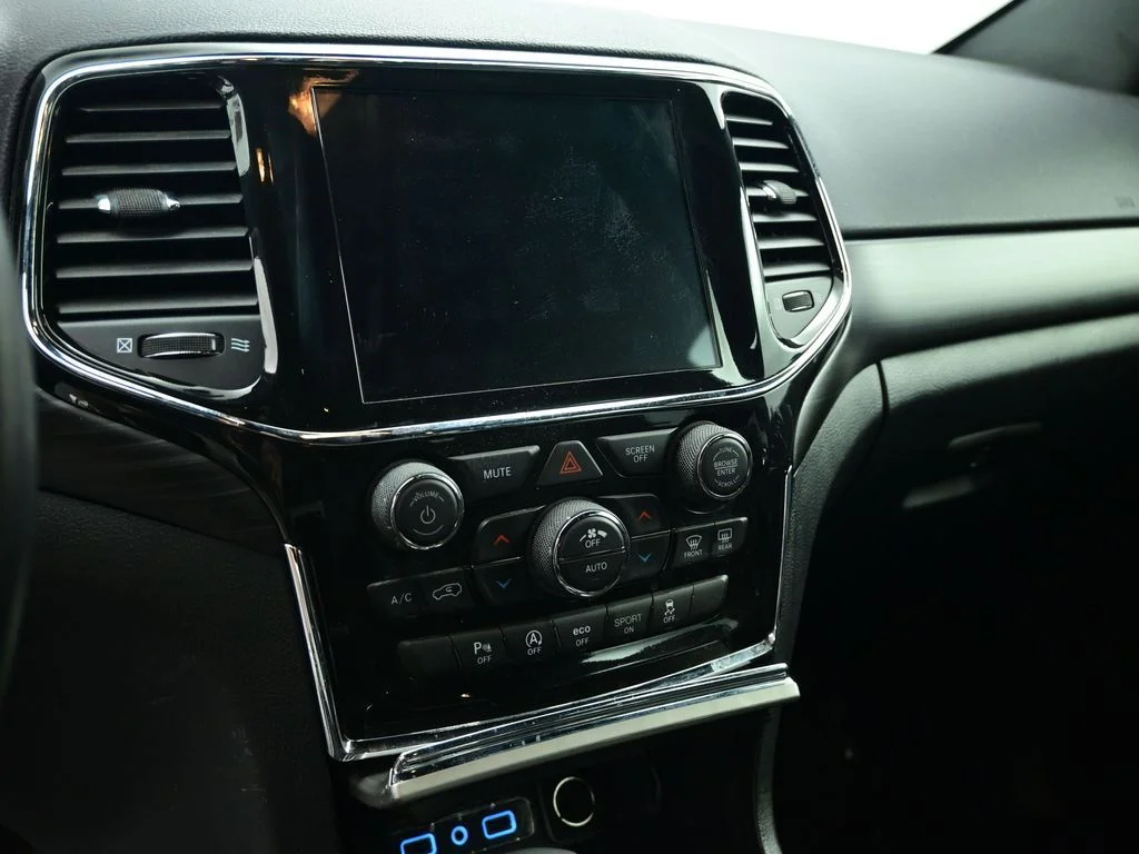 Used 2021 Gray Jeep Laredo X image 51
