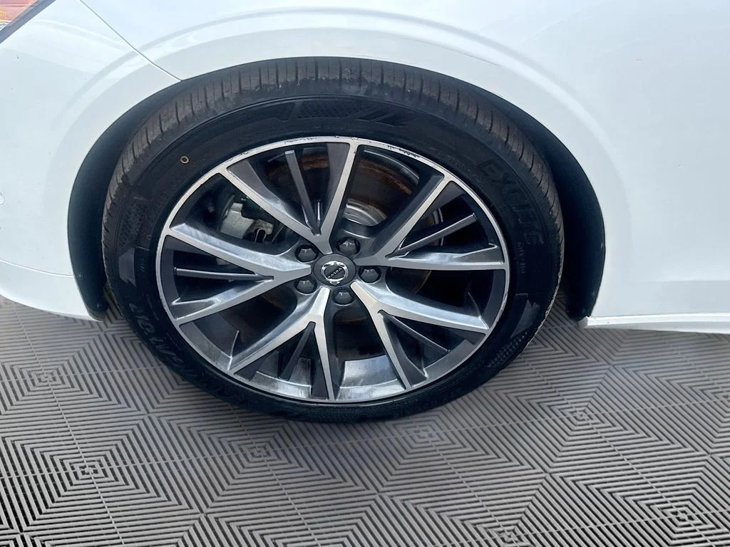 Used 2019  Volvo T5 Momentum image 35