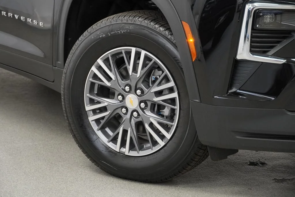 New 2026 Mosaic Black Metallic Chevrolet LT image 9