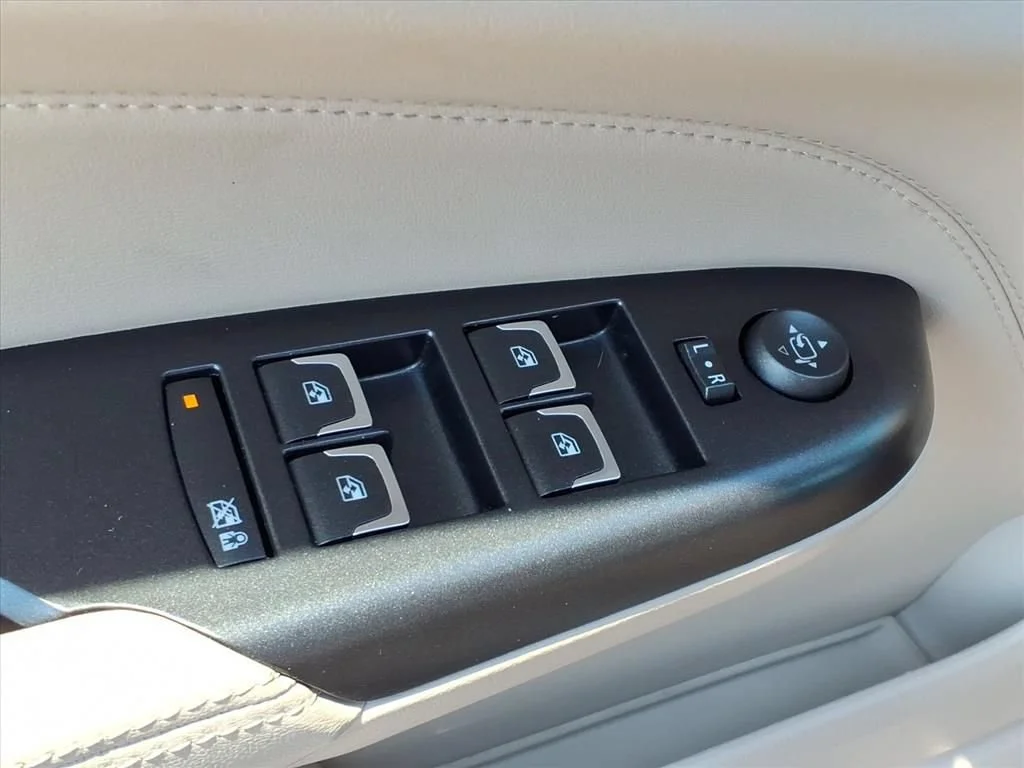 Used 2015 SILVER COAST METALLIC Cadillac Luxury Collection image 7