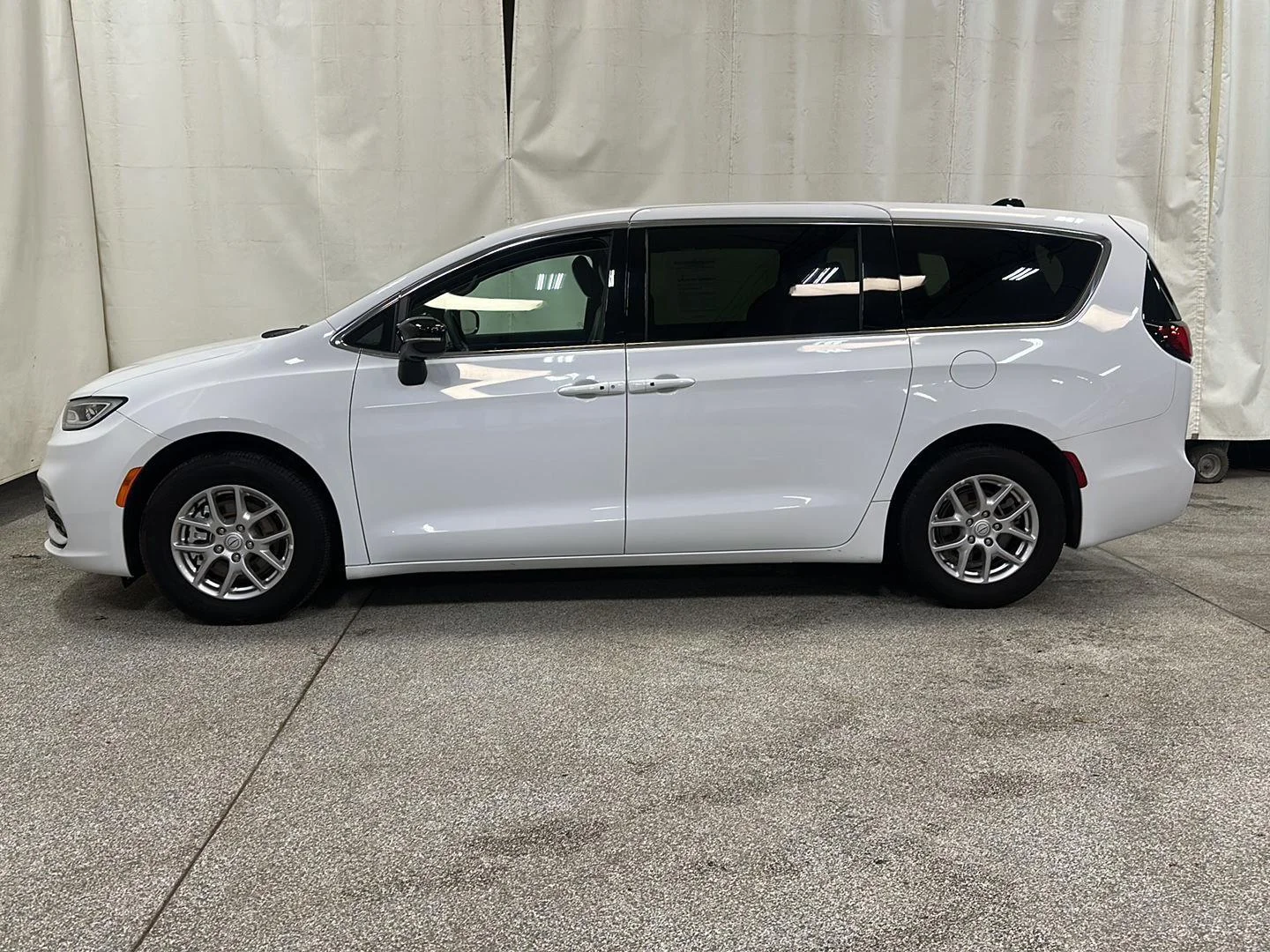 Used 2025 Chrysler Pacifica Select with VIN 2C4RC1BG1SR575084 for sale in Waconia, Minnesota