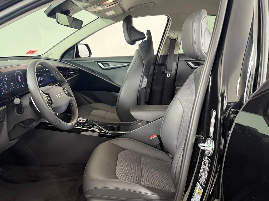 Used 2025 Black Kia Wind image 20