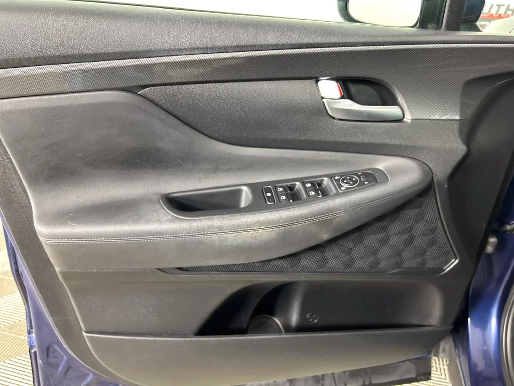 Used 2021 Blue Hyundai SE image 11