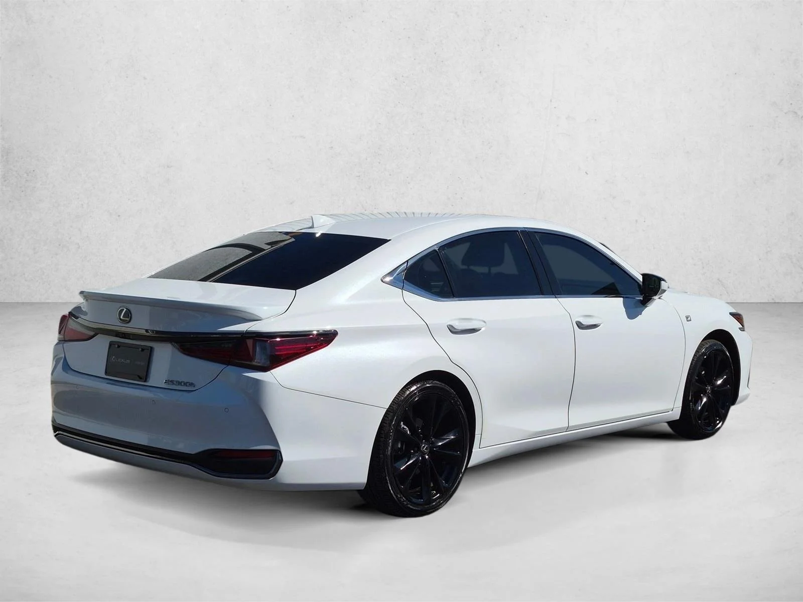 Certified Used 2024 Ultra White Lexus ES 300h F SPORT Handling image 5