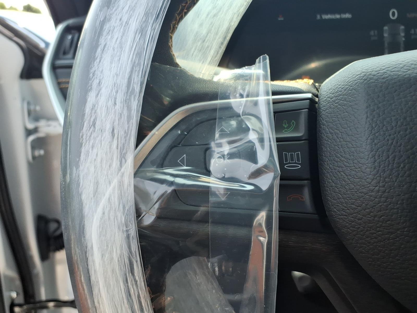 New 2026 Bright White Clear-Coat Exterior Paint Jeep  image 18