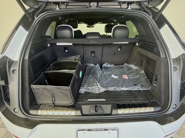 New 2026 Fuji White Land Rover Dynamic SE image 28