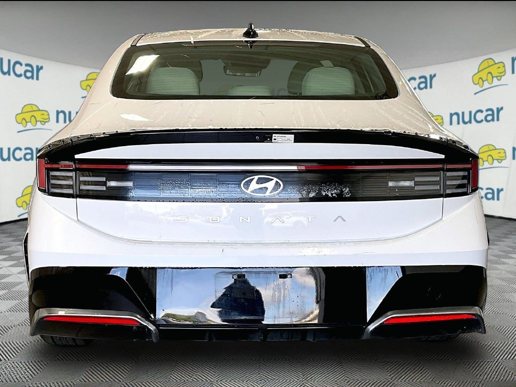 Used 2025 White Hyundai SEL image 5
