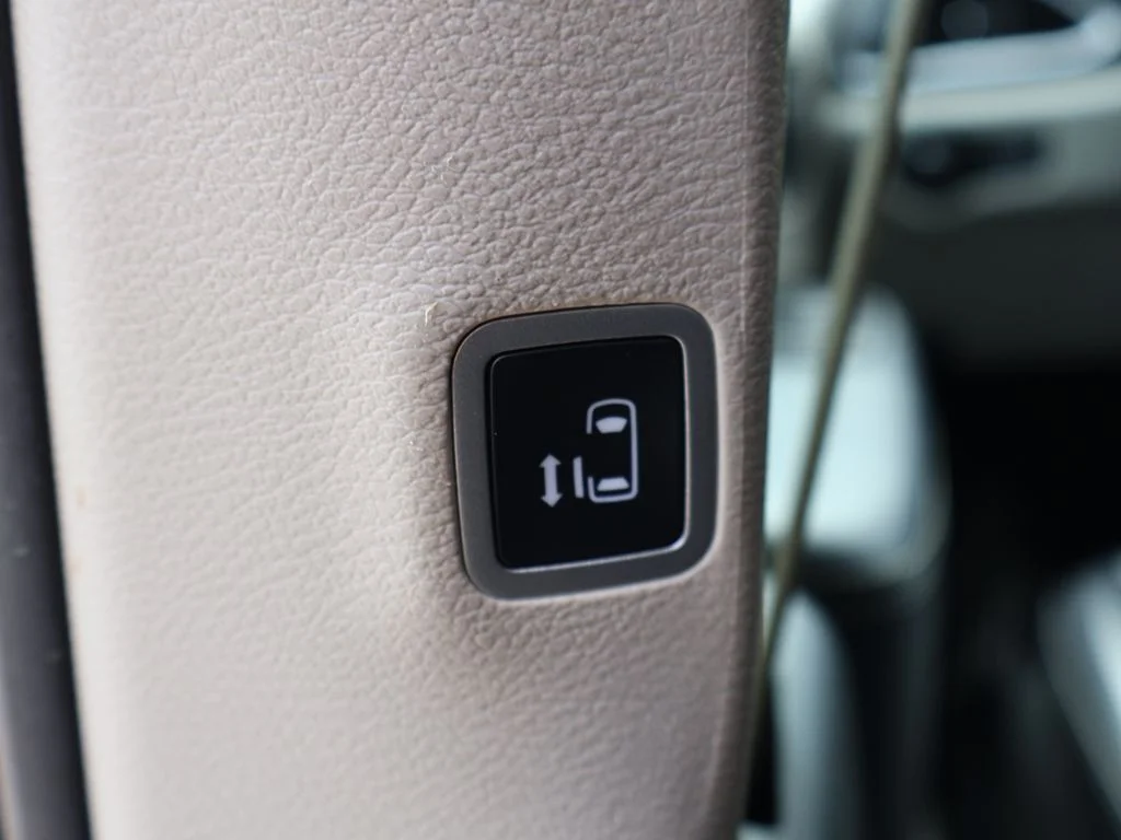 Used 2023 Black Chrysler Touring L image 50