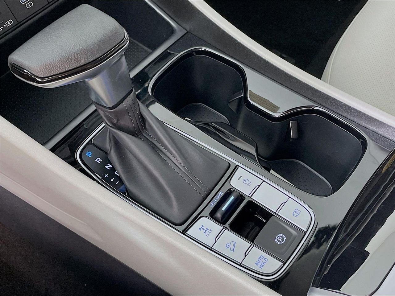 New 2026 Serenity White Pearl Hyundai SEL Plus AWD image 17