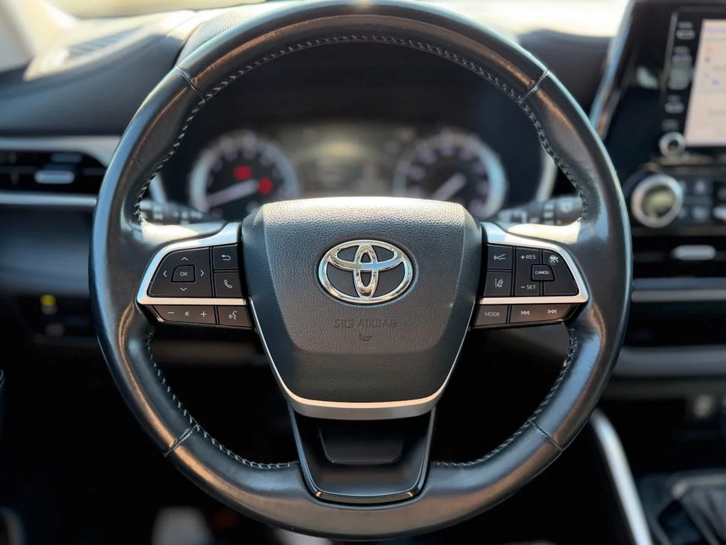 Used 2022 Beige Toyota XLE image 16