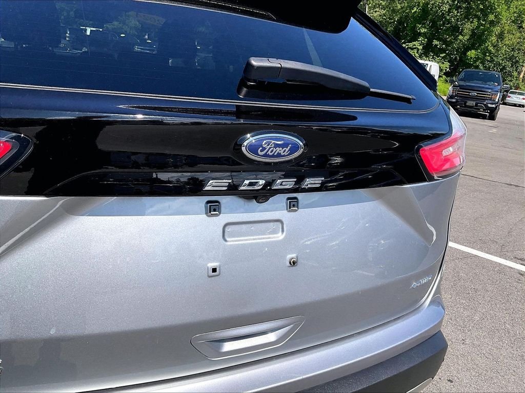 Used 2024 Silver Ford SEL image 29