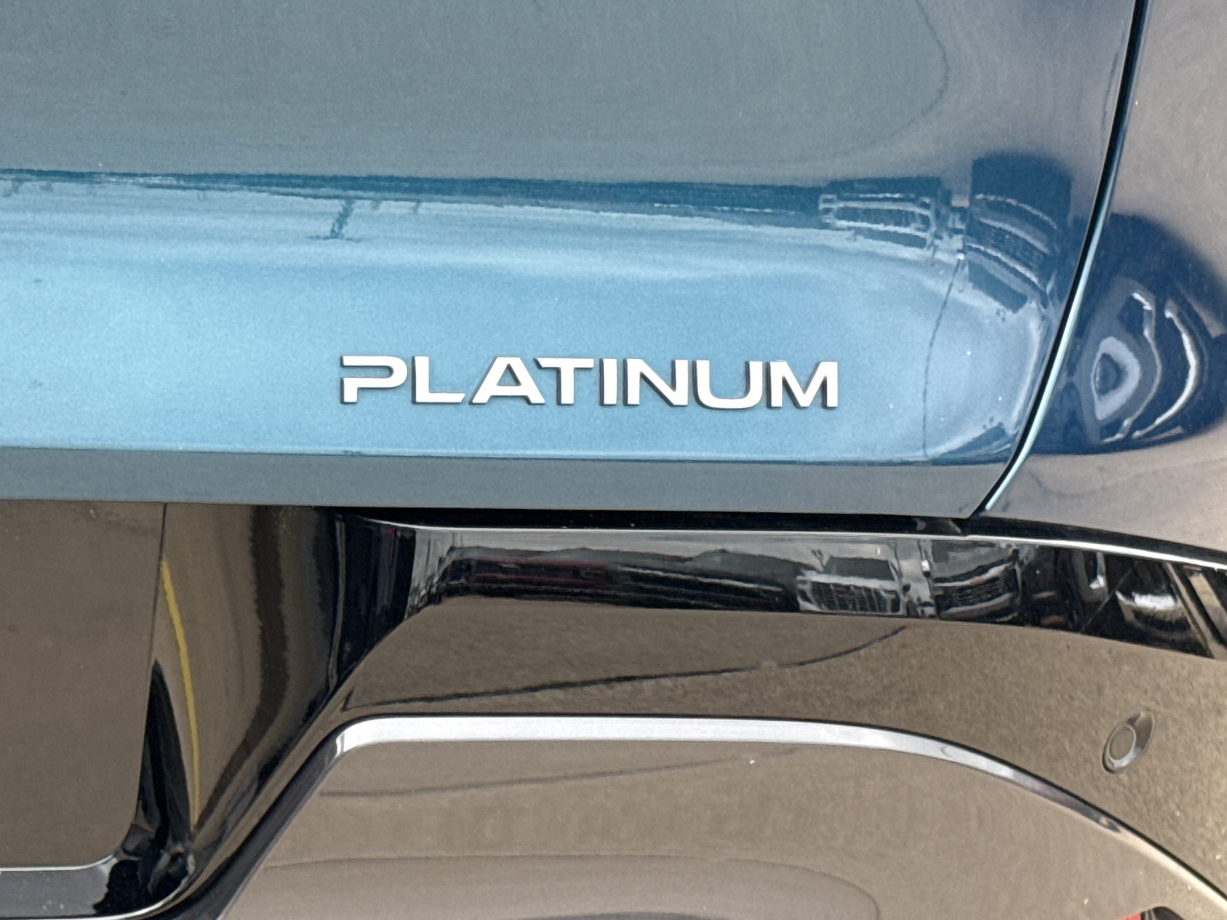 Used 2025  Nissan Platinum image 11