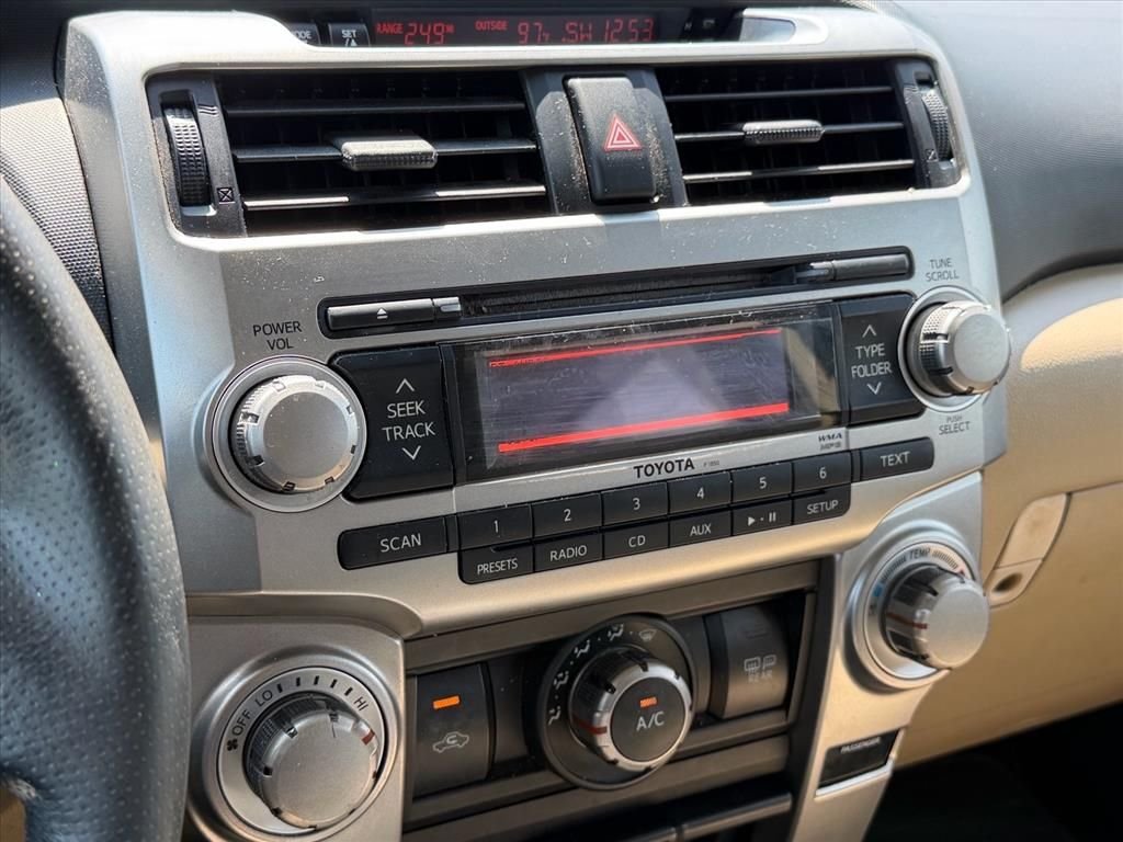 Used 2010  Toyota SR5 image 22