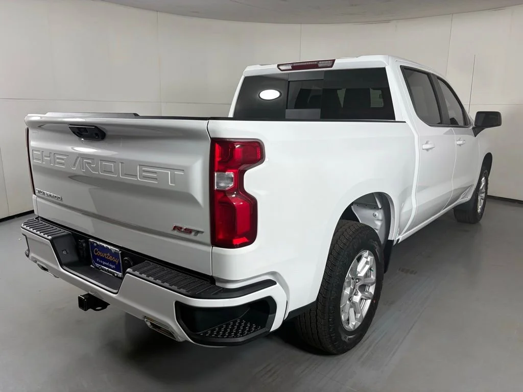 New 2026 Summit White Chevrolet RST image 10