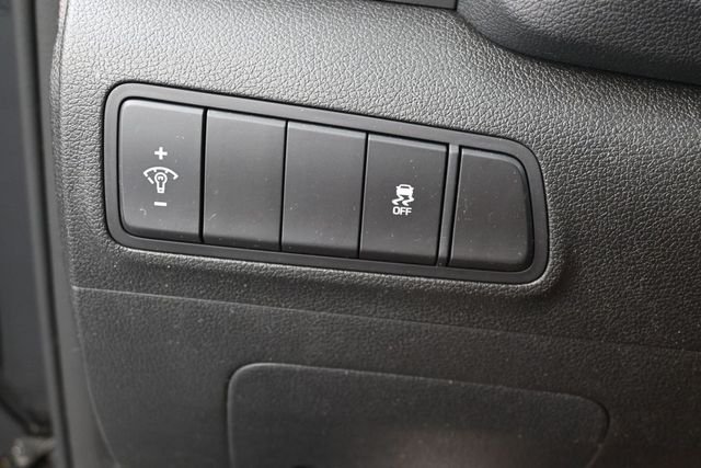 Used 2018 Black Hyundai SEL image 14