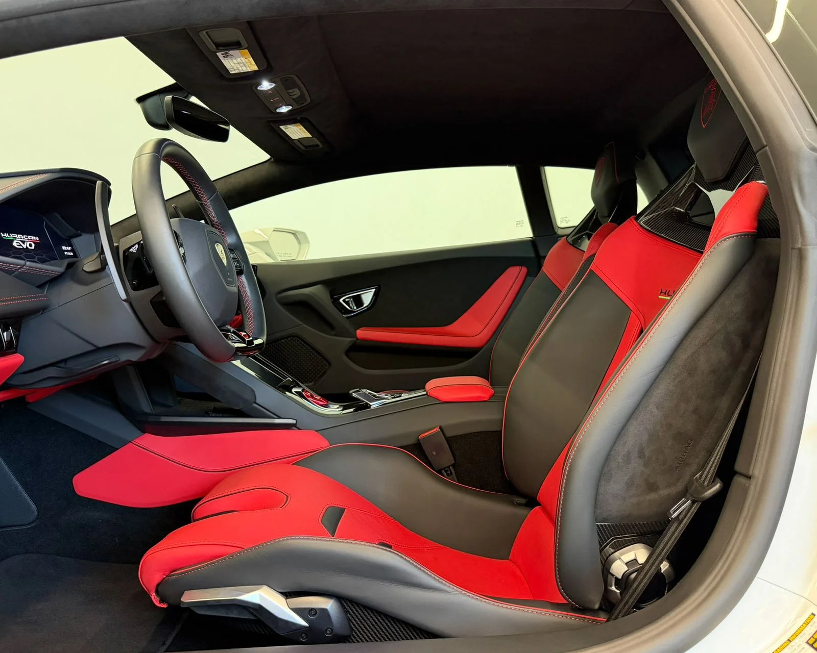 Used 2022  Lamborghini Base image 14