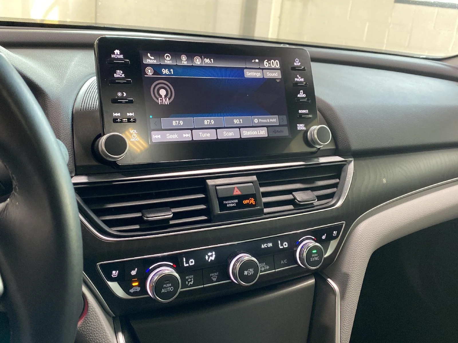 Used 2018 Modern Steel Metallic Honda Touring image 36