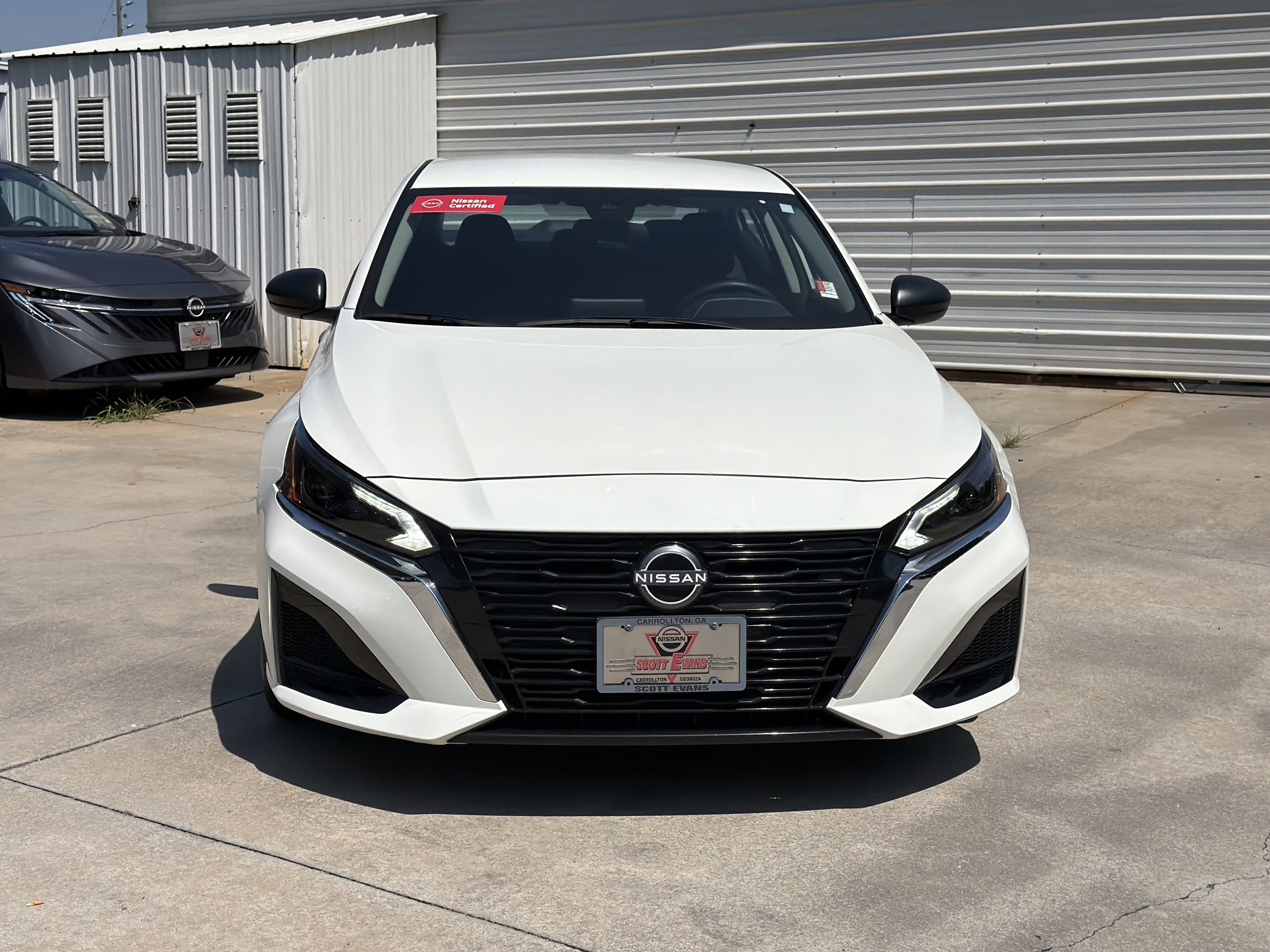 Certified Used 2025 Glacier White Nissan S image 3