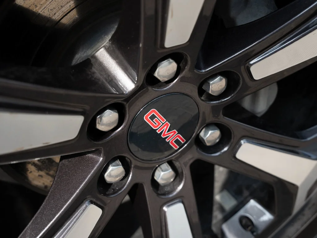 Used 2025 Onyx Black GMC AT4 Ultimate image 8
