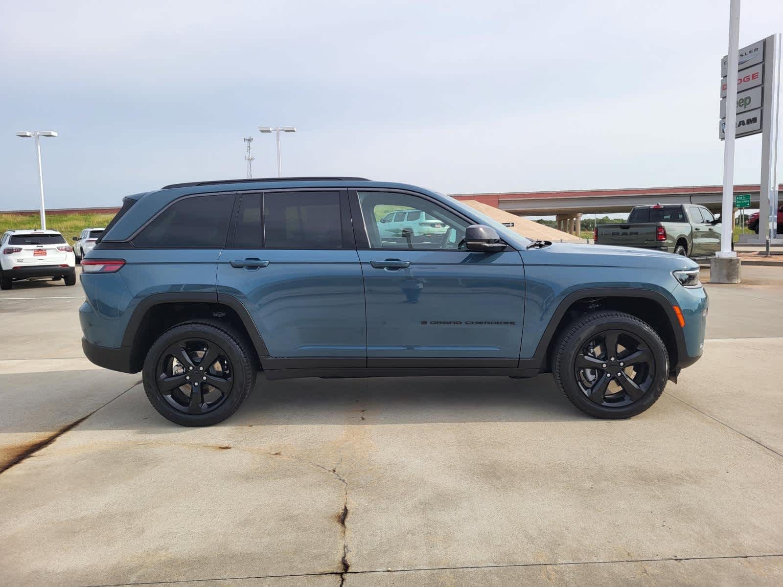 New 2026 Steel Blue Exterior Paint Jeep Limited image 6